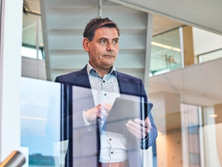 Atradius worker reflects on the news he read on his tablet